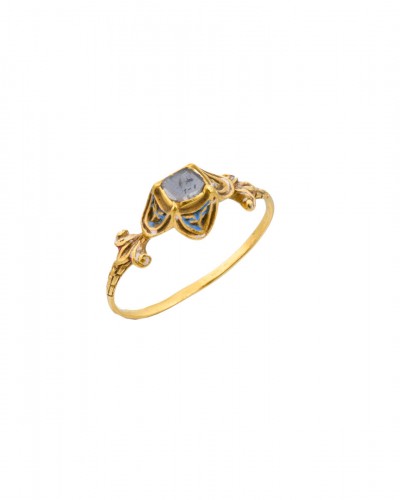 Renaissance gold ring with a table cut diamond