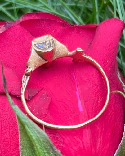 Antiquités - Renaissance gold ring with a table cut diamond