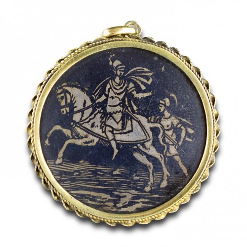 Silver gilt and niello pendant with a Roman soldier