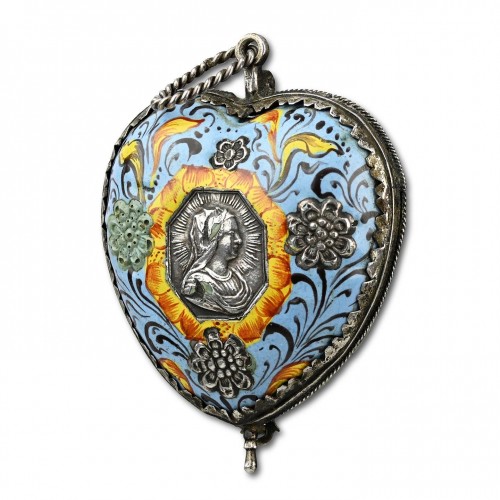 17th century - Silver and enamelled pendant in the form of a heart