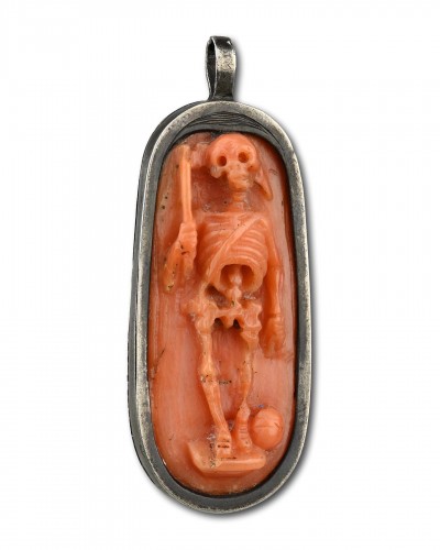 Antique Jewellery  - Silver pendant with a coral memento mori cameo