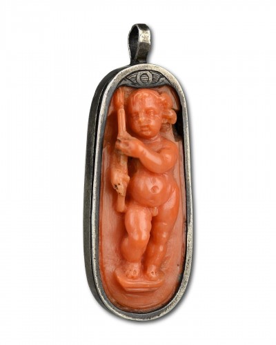 17th century - Silver pendant with a coral memento mori cameo