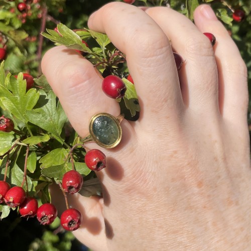  - Gold ring with a plasma intaglio of a shepherd