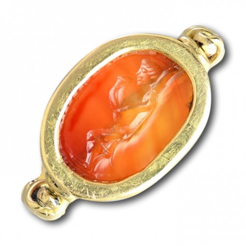 Antique Jewellery  - Gold ring with an Etruscan carnelian scarab