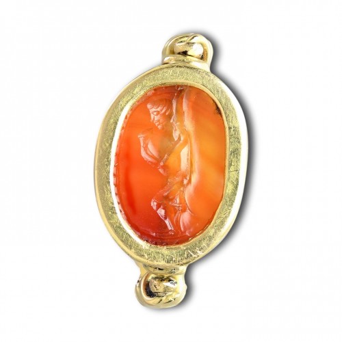 Antiquités - Gold ring with an Etruscan carnelian scarab