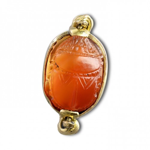 Antiquités - Gold ring with an Etruscan carnelian scarab