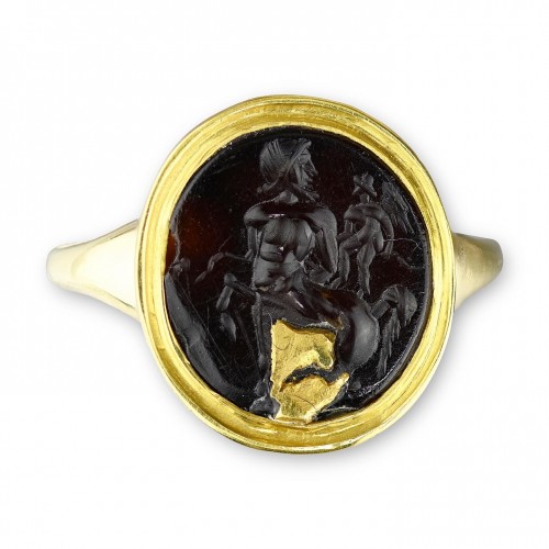 Gold ring with a sard intaglio of Cupid and a Centaur - Antique Jewellery Style 