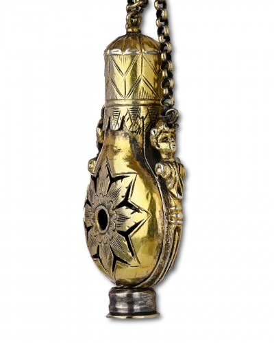 Antiquités - Flacon à parfum vinaigrette en vermeil en forme de flacon de pèlerin