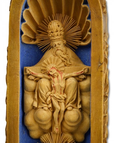Retable de pèlerins en buis finement sculpté, Bohême début XVIIIe siècle - 