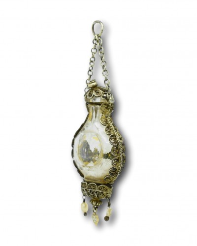 XVIIe siècle - Pendentif flacon cristal de roche monté filigrane et vermeil