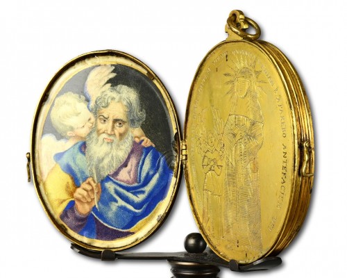 Grand pendentif reliquaire en cuivre gravé et doré début du XVIIe siècle - Art sacré, objets religieux Style 