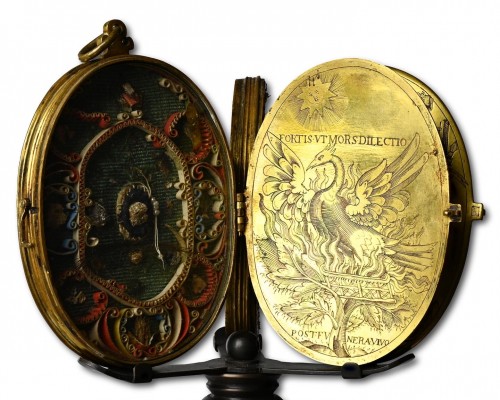 XVIIe siècle - Grand pendentif reliquaire en cuivre gravé et doré début du XVIIe siècle