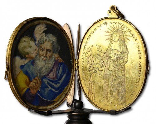 Grand pendentif reliquaire en cuivre gravé et doré début du XVIIe siècle - 