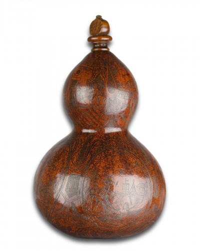  - Flasque de pèlerins en gourde richement patinée et gravée XVIIIe siècle