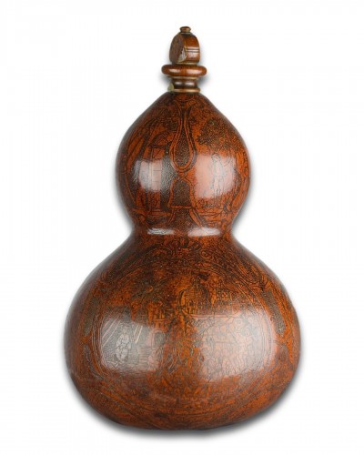 Antiquités - Flasque de pèlerins en gourde richement patinée et gravée XVIIIe siècle
