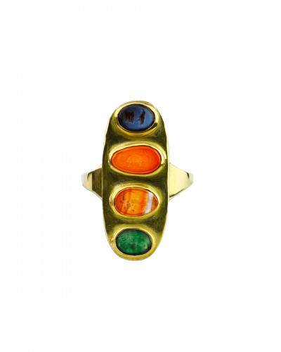 Gold ring set with four Ancient and Renaissance hardstone intaglios