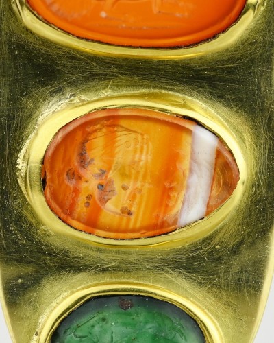 Gold ring set with four Ancient and Renaissance hardstone intaglios - 