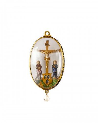 Renaissance rock crystal, gold and enamel pendant set with the crucifixion