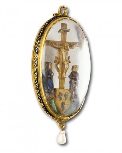 Bijouterie, Joaillerie  - Pendentif Renaissance en cristal de roche, or et émail serti de la crucifixion