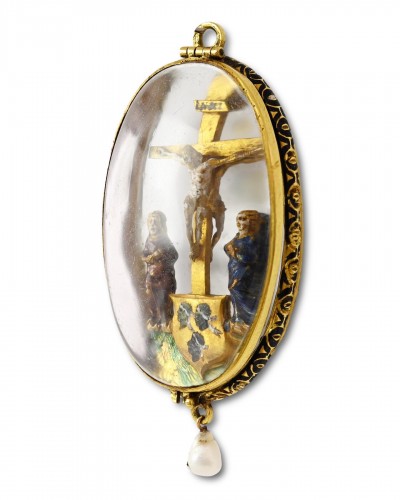 Pendentif Renaissance en cristal de roche, or et émail serti de la crucifixion - Matthew Holder