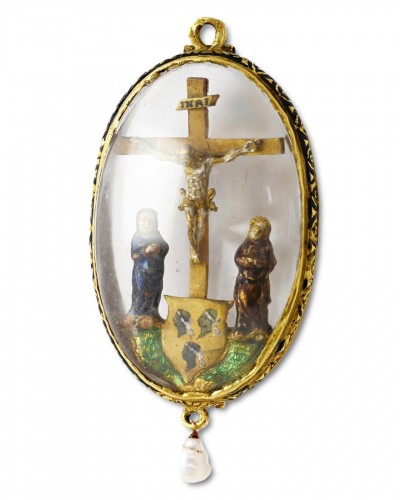 XVIIe siècle - Pendentif Renaissance en cristal de roche, or et émail serti de la crucifixion