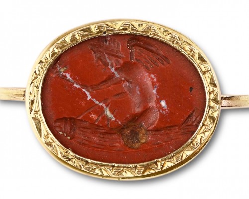 20th century - Gold ring with rare ancient jasper intaglio of Eros riding a giant phallus