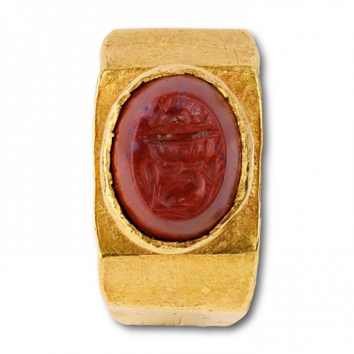 Gold ring with a carnelian intaglio of Zeus-Serapis - Antique Jewellery Style 