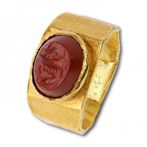 Antique Jewellery  - Gold ring with a carnelian intaglio of Zeus-Serapis