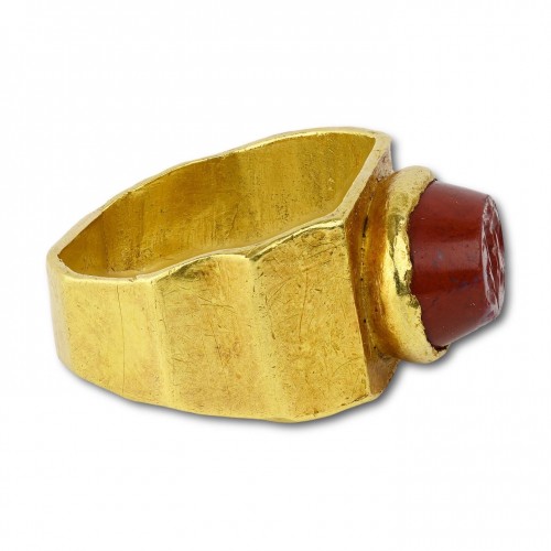 BC to 10th century - Gold ring with a carnelian intaglio of Zeus-Serapis
