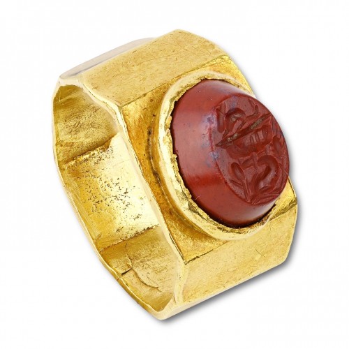 Gold ring with a carnelian intaglio of Zeus-Serapis - 