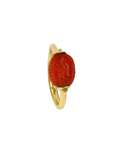 Gold ring with an ancient carnelian scarab