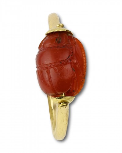 Bijouterie, Joaillerie  - Bague en or avec un ancien scarabée cornaline