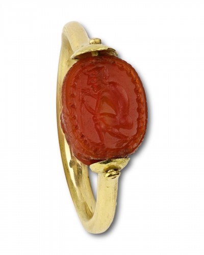 Gold ring with an ancient carnelian scarab - 