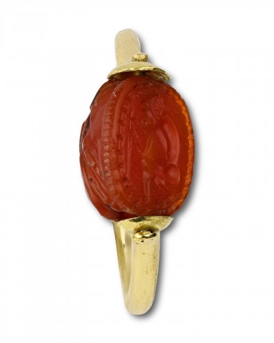 Gold ring with an ancient carnelian scarab - 