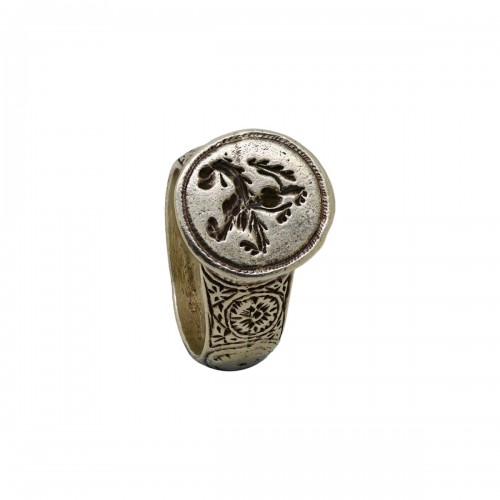 Bague chevalière en argent gravée d'un lion