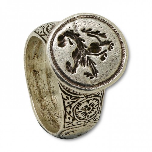 Silver signet ring engraved with a lion - Antique Jewellery Style 