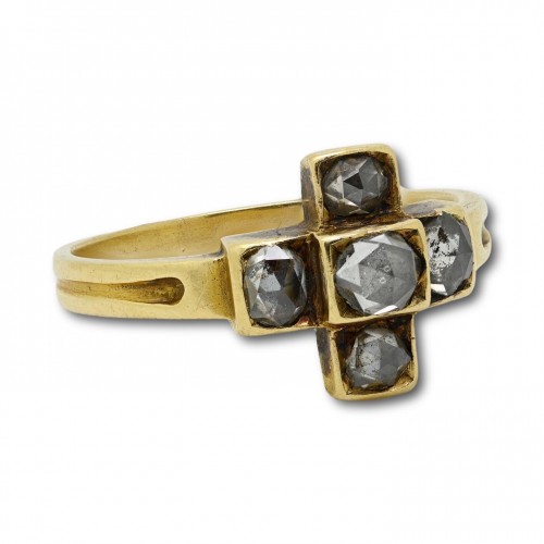 Antique Jewellery  - Cruciform ring with five rose cut diamonds