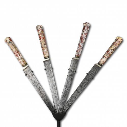 Four Renaissance knives with jasper handles - Curiosities Style 