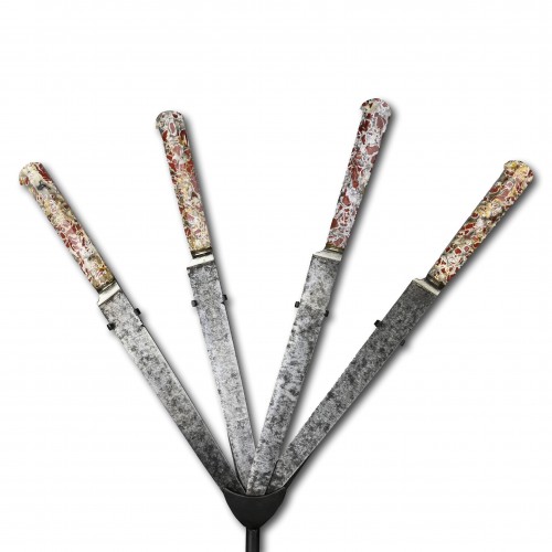 Antiquités - Four Renaissance knives with jasper handles