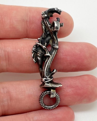 XIe au XVe siècle - Pendentif en vermeil avec une figure de Saint Sébastien, Allemagne XVe siècle