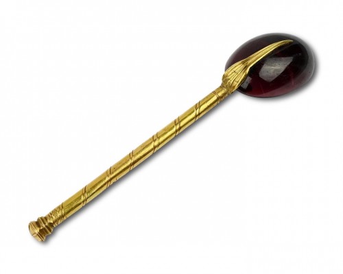 Rare cuillère à grenat à manche en or, France milieu du XVIe siècle - 