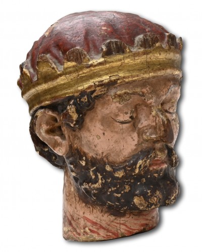 Tête de roi décapité en bois polychrome, France XVIIe siècle - Matthew Holder