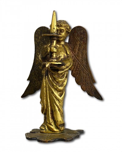 11th to 15th century - Medieval gilt bronze of a torchere bearing angel