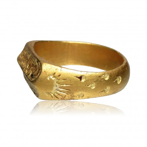 Iconographic finger ring with Saint John and the Virgin - 