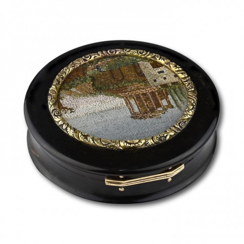 Gold tortoiseshell snuff box with a micromosaic of the Temple of Vesta - Objects of Vertu Style 