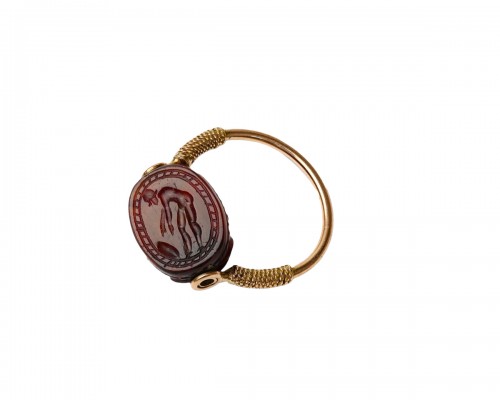 Grand tour gold ring with a carnelian scarab