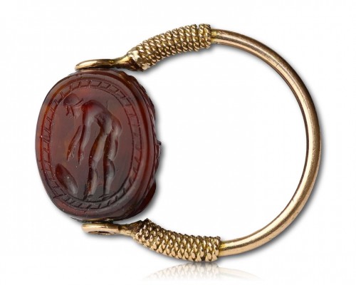 Grand tour gold ring with a carnelian scarab - Antique Jewellery Style 