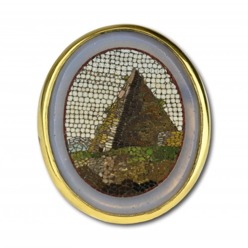 Bague en or sertie d'une micromosaïque de la Pyramide de Caius Cestius - 