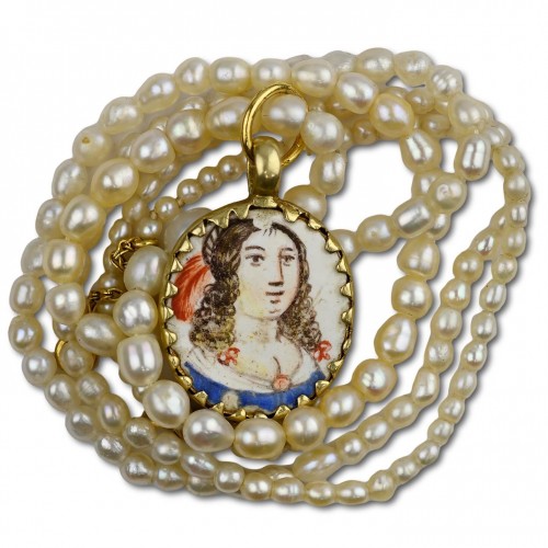 Pendentif en or et émail représentant des bustes de belles dames, France 17e siècle - Bijouterie, Joaillerie Style 