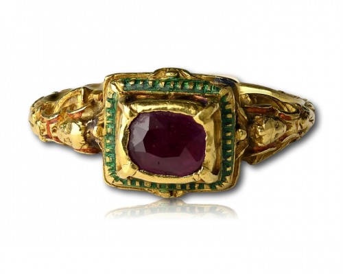 Antique Jewellery  - Renaissance gold and enamel ring set with a ruby, Western Europe 16th century